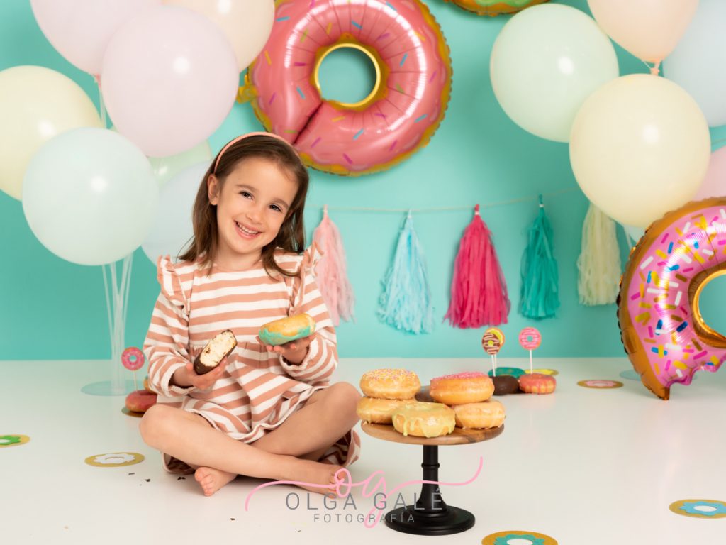 Sesion de tercer cumpleaños con donuts